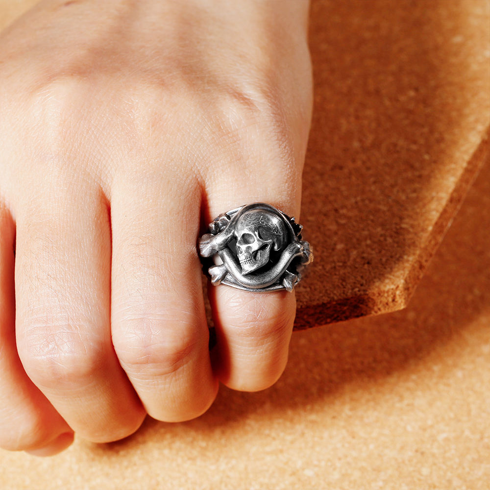 Wholesale Unique Men's Gothic Hip-pop Skull Silver Ring Black Rhodium Plated Punk Cool Fashion Ring for Man